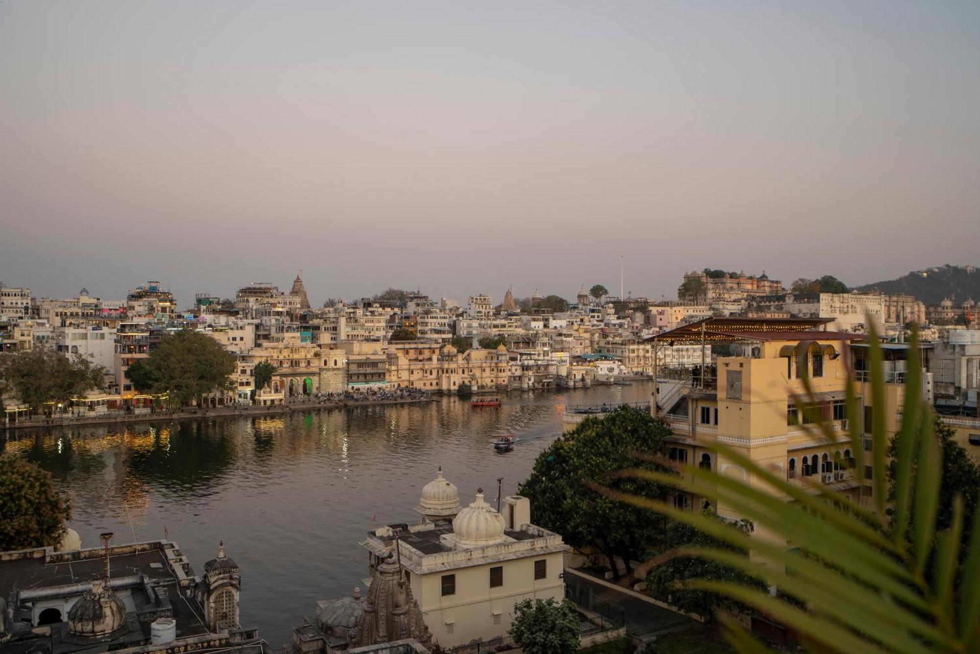 Dera Pichola- A Lake Facing Boutique Hotel Udaipur Kültér fotó