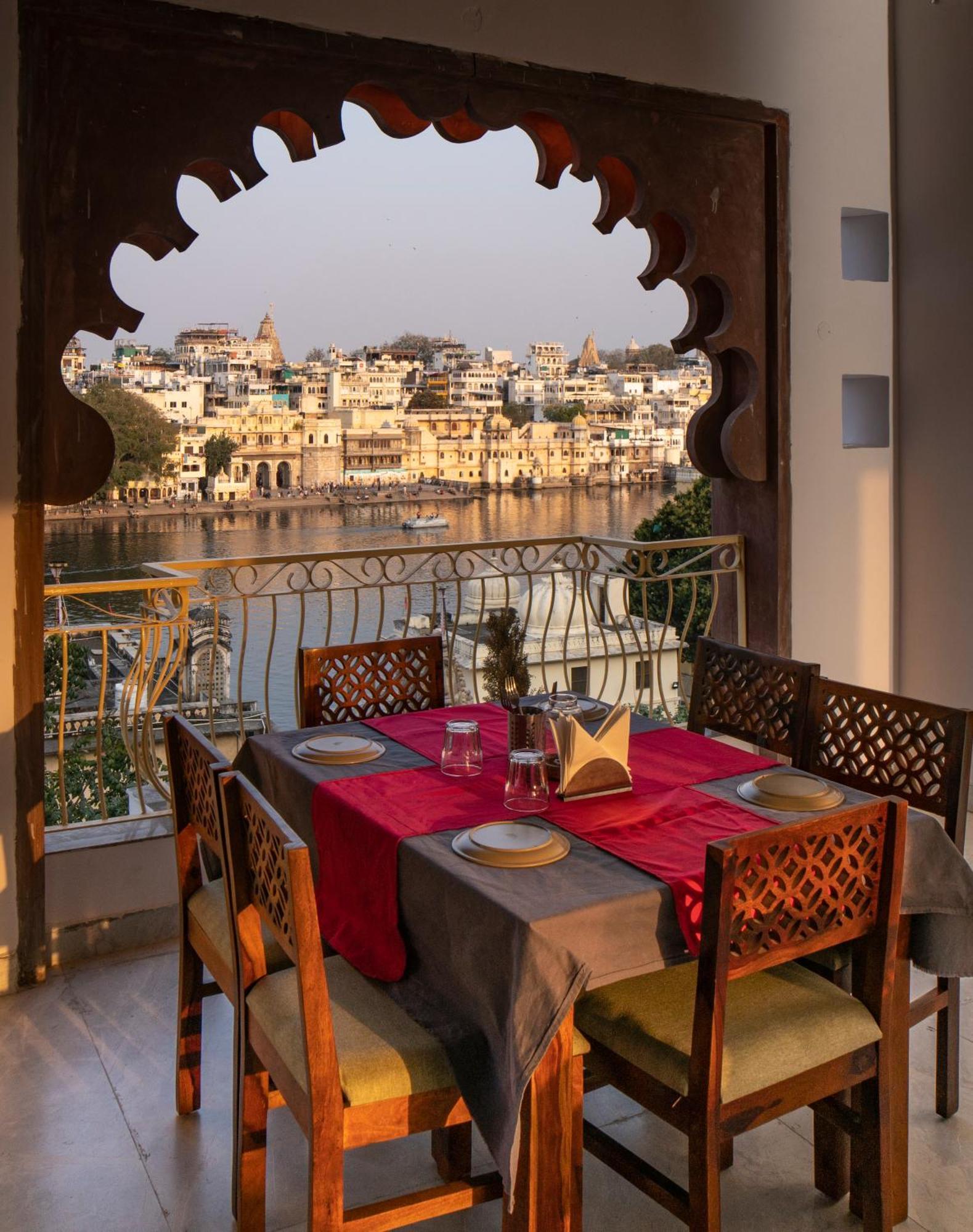 Dera Pichola- A Lake Facing Boutique Hotel Udaipur Kültér fotó