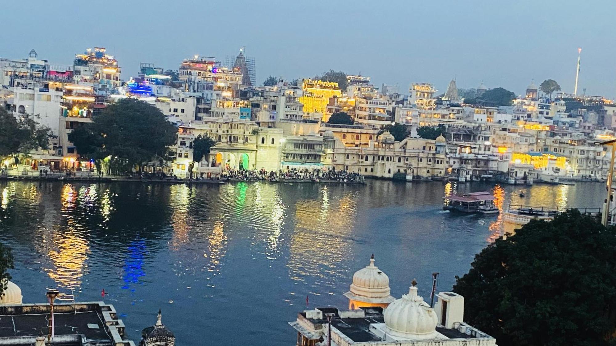 Dera Pichola- A Lake Facing Boutique Hotel Udaipur Kültér fotó