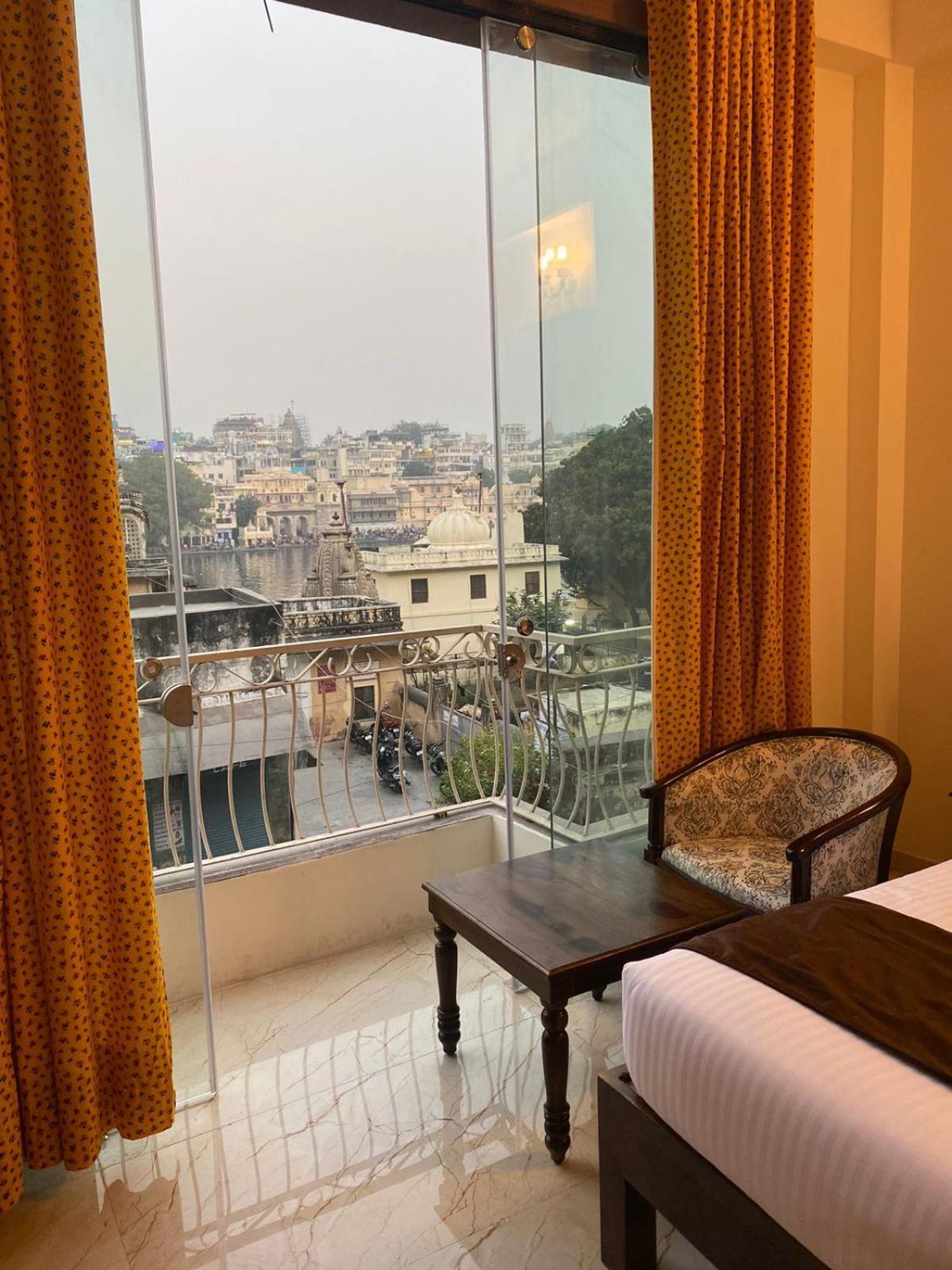 Dera Pichola- A Lake Facing Boutique Hotel Udaipur Kültér fotó